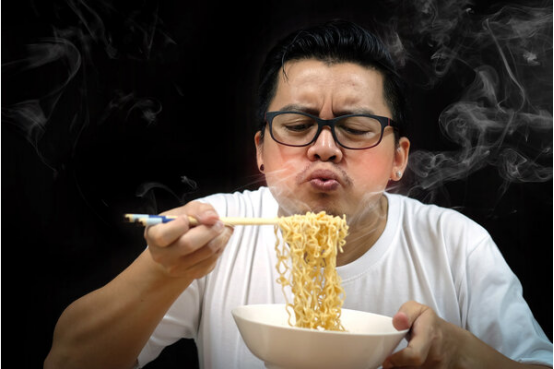 秋冬吃火锅小心“弄坏”娇嫩的食管，这三种饮食习惯会导致食管癌！